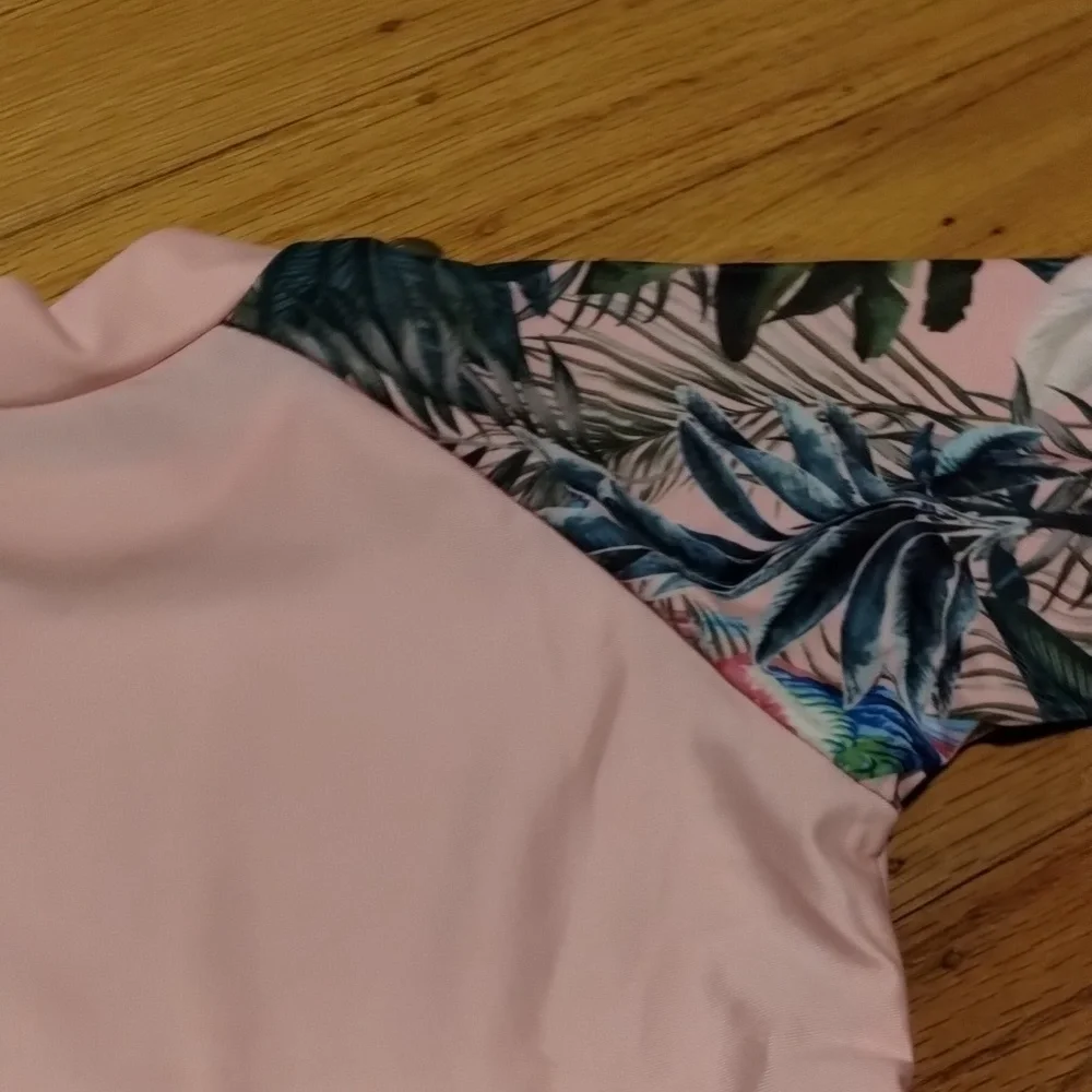 Cute two-piece child scuba top and trunks Sz L (3-5 years old~)